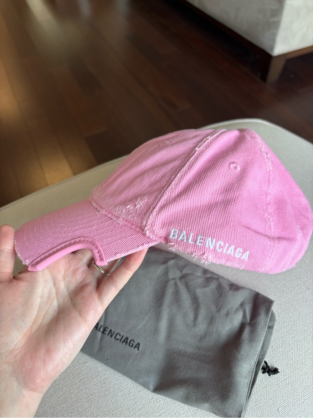 Balenciaga Unisex Laurel Baseball Cap Distressed Baby Pink Logo One Size - Picture 10 of 14